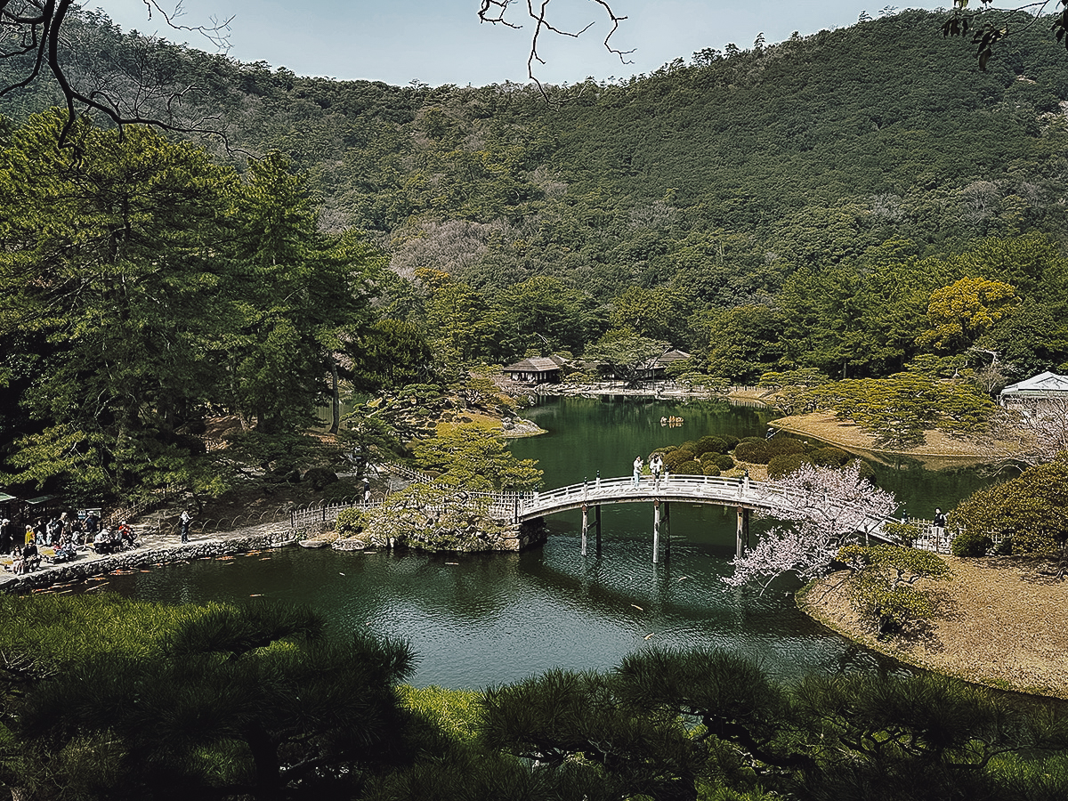 Elevated view of a pond at Ritsurin Koen
