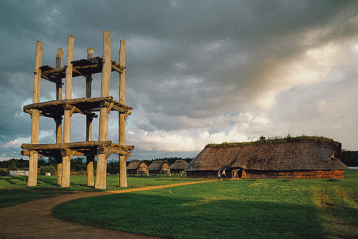 Reconstructed houses and platform at the Sannai-Maruyama Site