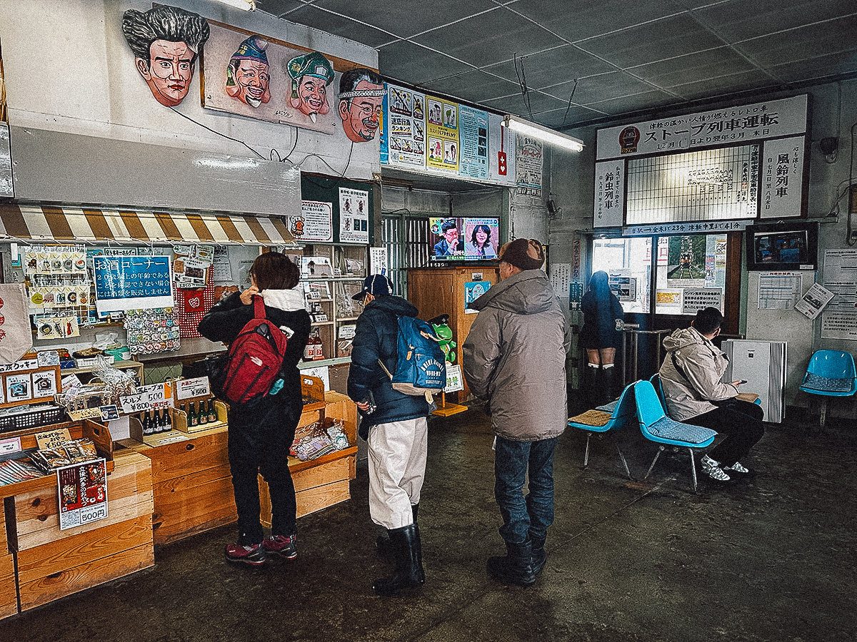 People buying tickets at Tsugaru-Goshogawara Station