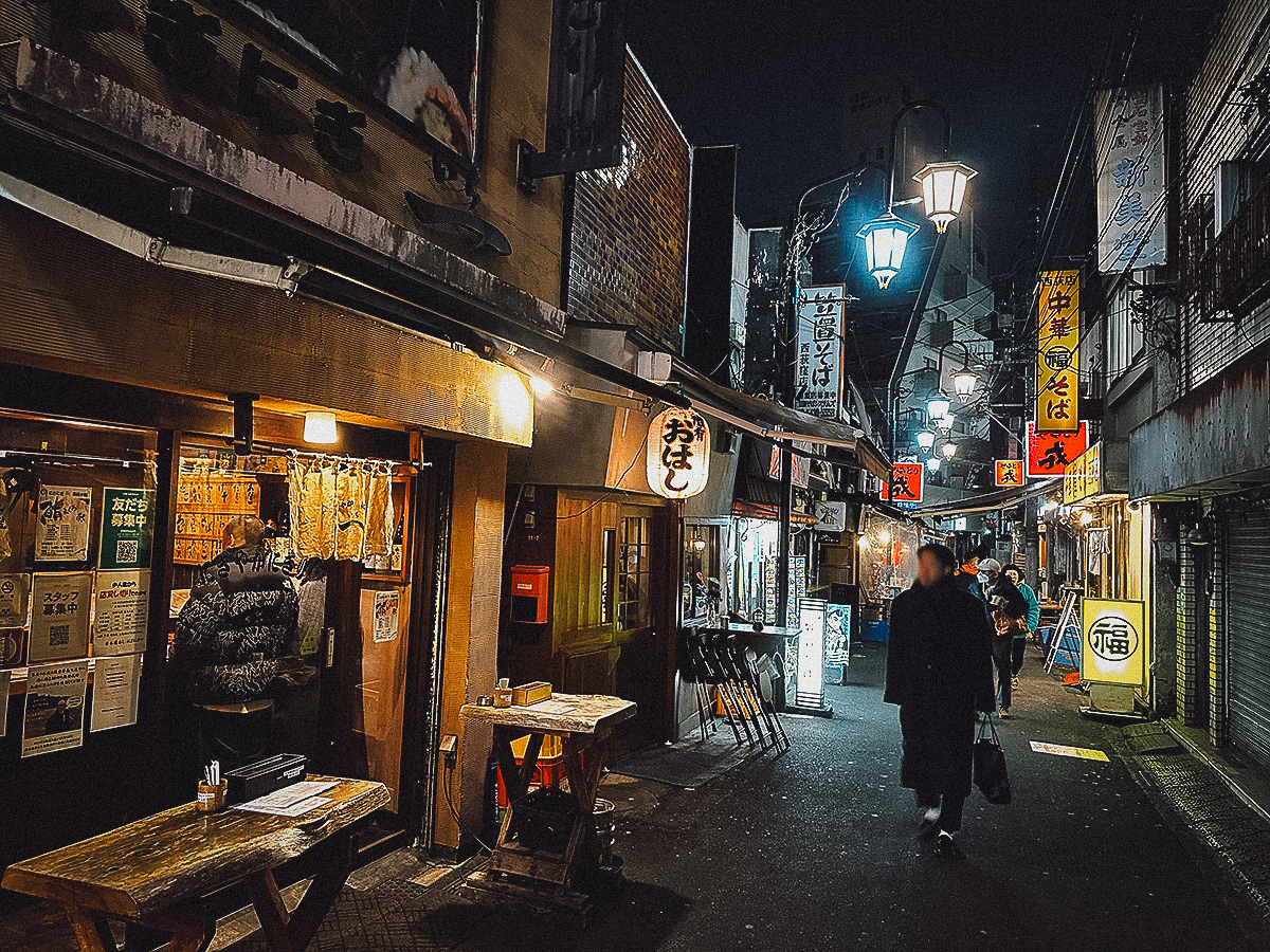 Willow Alley at night