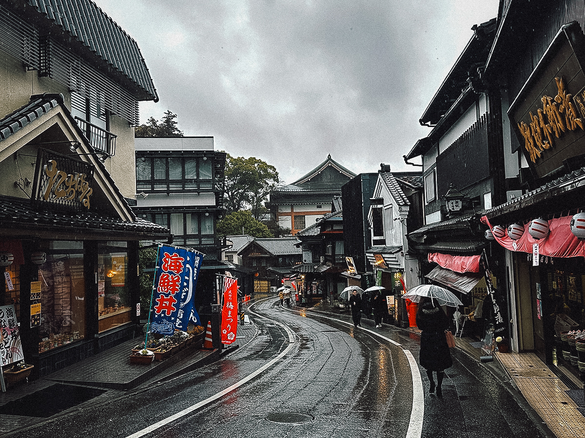 Naritasan's Omotesando on a rainy day