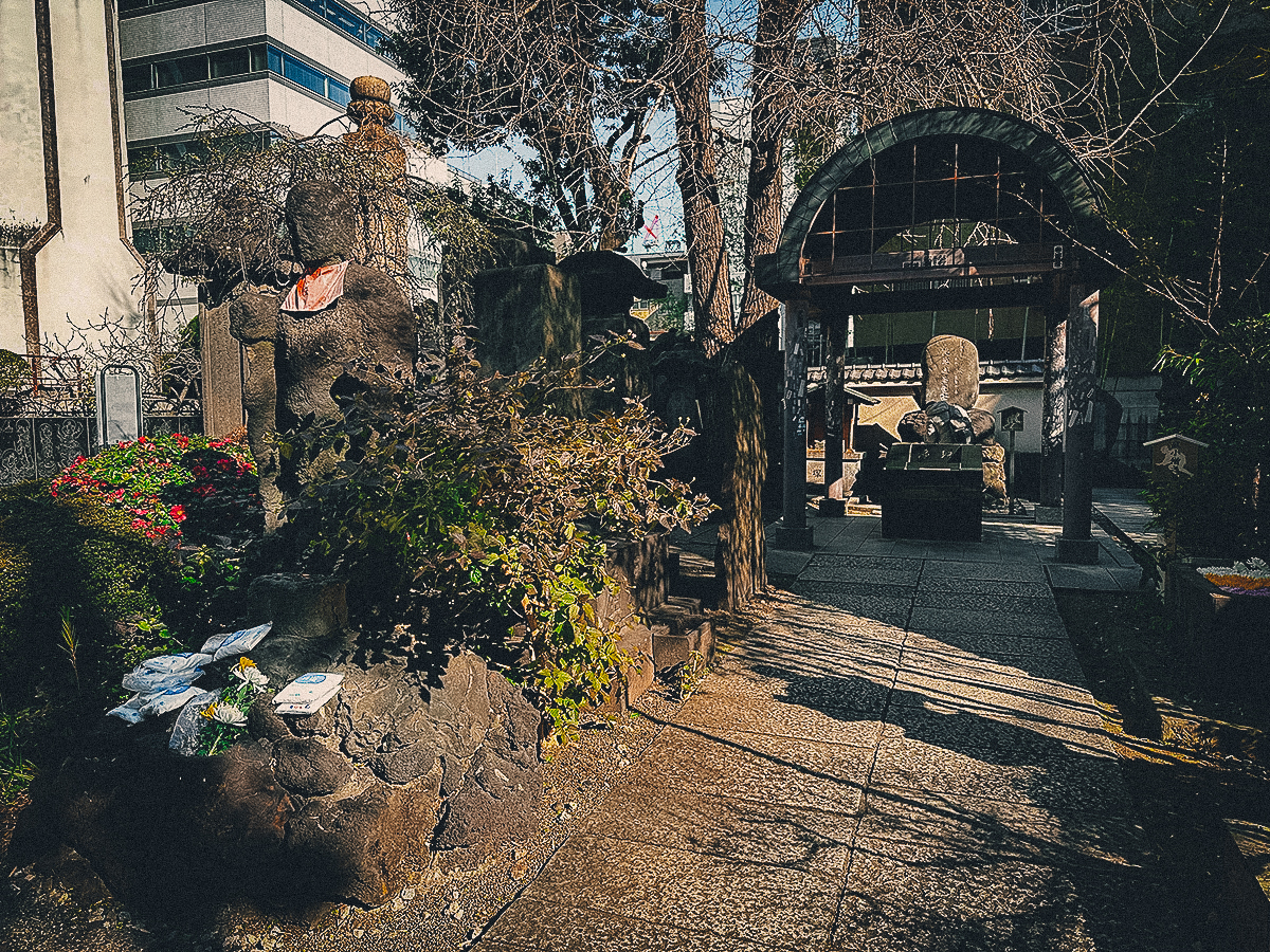 Path to the Nezumikozo Stone