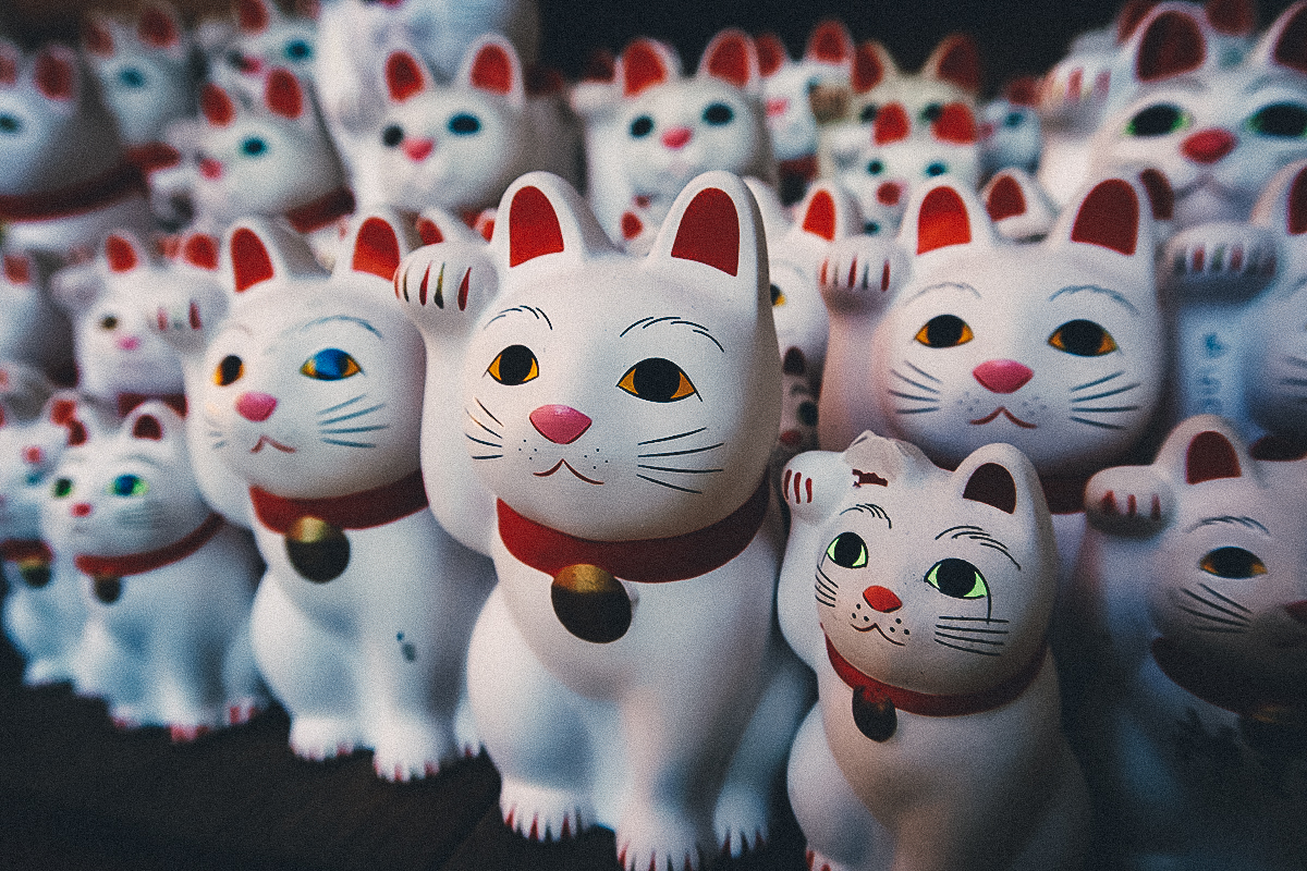 Beckoning cat statues at Gotoku-ji