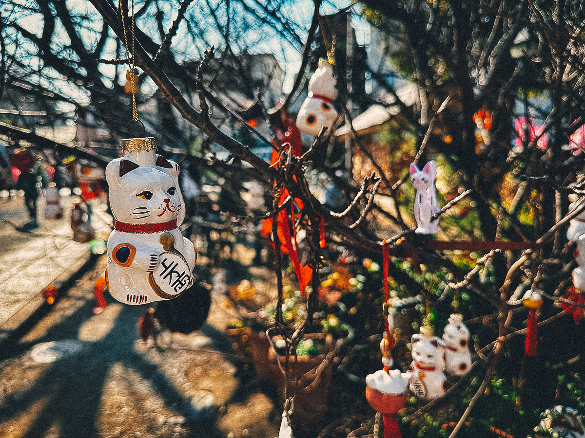 Beckoning cat figurines at Imado Shrine