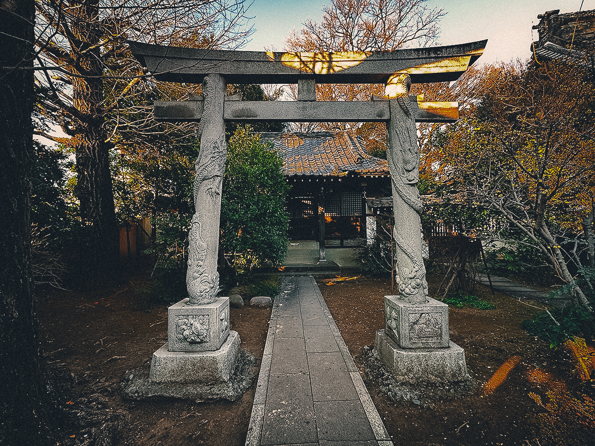 Dragon gate at Koenji Temple