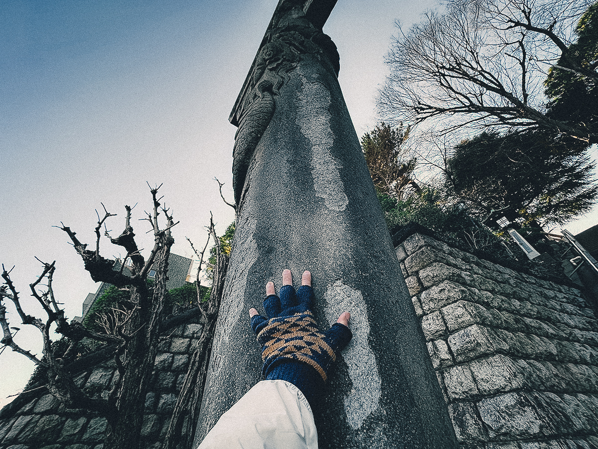 Hand on the pillar with the ascending dragon